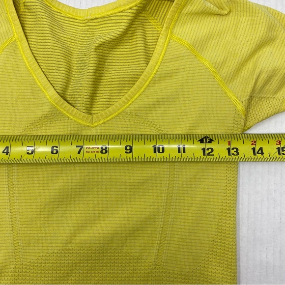Lululemon Swiftly Tech Short Sleeve Yellow 4 - Picture 5 of 8